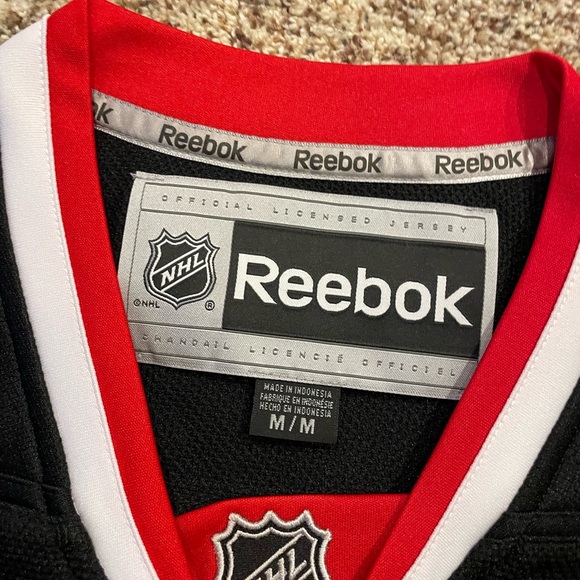 Chicago Blackhawks Alternate Jersey - Picture 2 of 3